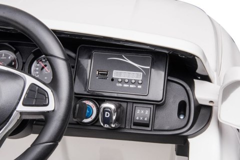 Auto Na Akumulator Mercedes DK-MT950 4x4 Biały Auto Na Akumulator Mercedes DK-MT950 4x4 Biały